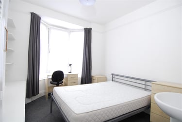4 bed house, Glen Park Avenue, North Hill, Plymouth, PL46BA - Image 9